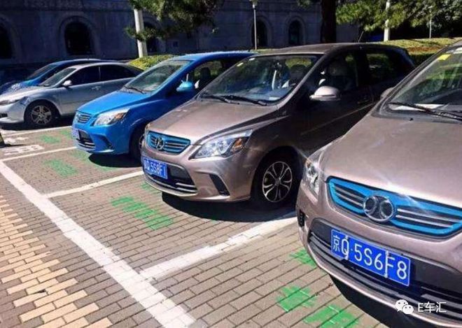 在上海用車子抵押貸款在哪里辦理(上海汽車抵押貸款哪個(gè)平臺(tái)好)-添財(cái)網(wǎng)