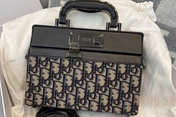 典當(dāng)行附近(附近典當(dāng)行當(dāng)鋪)-添財(cái)網(wǎng)