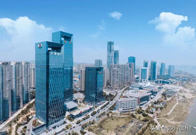 長(zhǎng)沙銀行營(yíng)業(yè)時(shí)間(長(zhǎng)沙銀行營(yíng)業(yè)廳幾點(diǎn)下班)-添財(cái)網(wǎng)